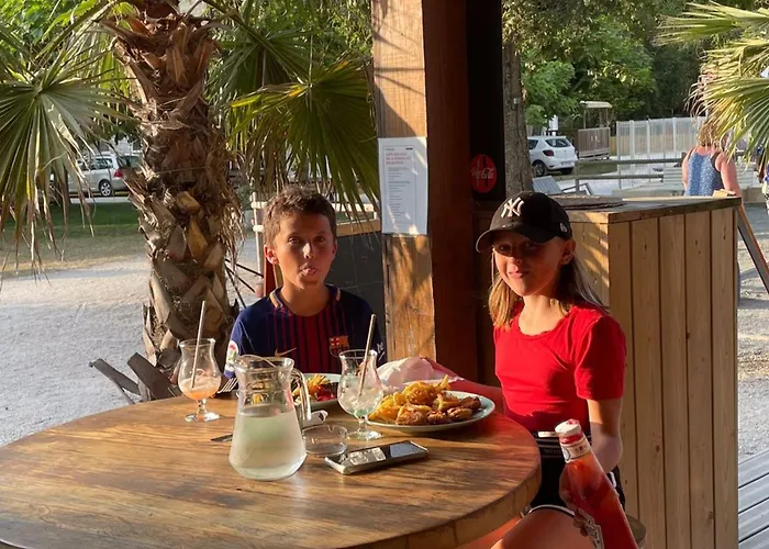 Mobil-home Avec Terrasse - 6 Pers - Api-1-52-1652 Grayan-et-l'Hopital